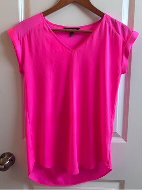 Express Women’s Neon Pink V-Neck Cap Sleeve Top
